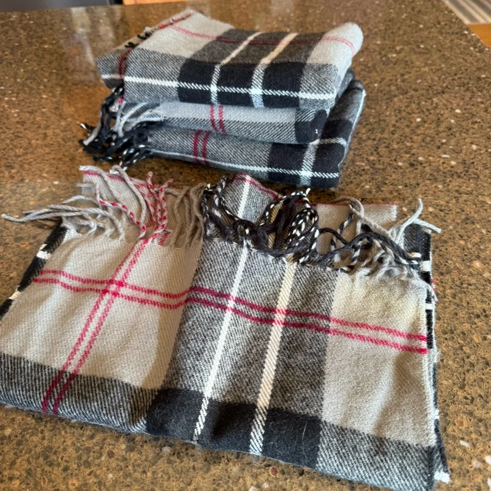 NEW Dockers Plaid Scarf in Gray and Black with Red Accents